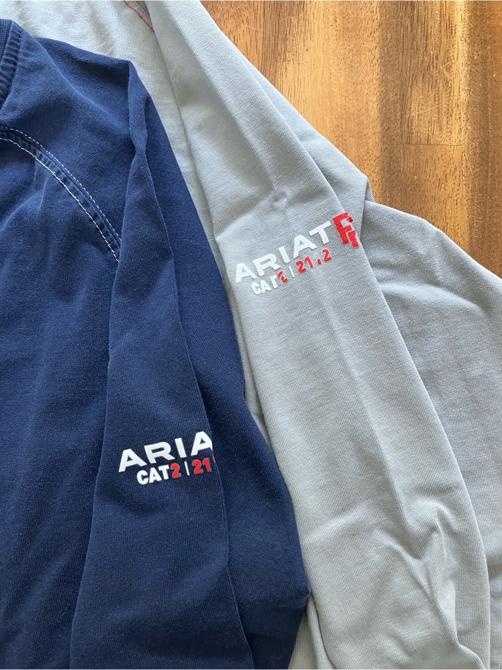 ARIAT FR GREY Henley plus Blue Henley - Picture 13 of 16